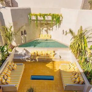 & By Xo-riad Riad